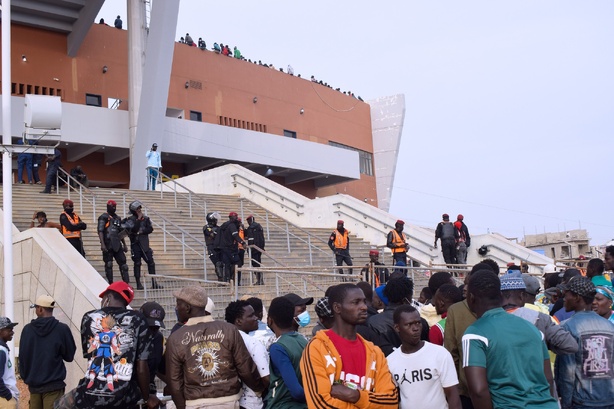 Lutte sénégalaise : l’État suspend la couverture sécuritaire des combats Lutte sénégalaise : l’État suspend la couverture sécuritaire des combats