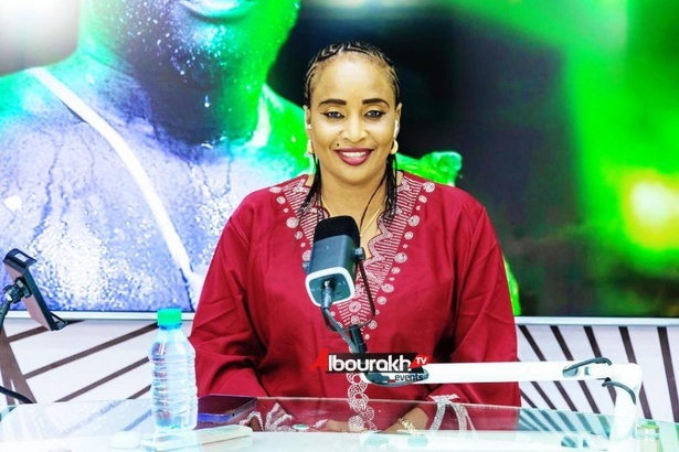 Carnet Blanc :  La présentatrice Peul Bou Raféte dit oui à un célèbre lutteur Carnet Blanc :  La présentatrice Peul Bou Raféte dit oui à un célèbre lutteur