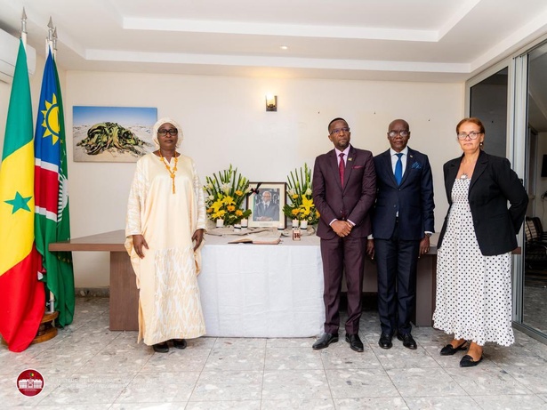 Yassine Fall s’est rendue à l’ambassade de Namibie au Sénégal pour… Yassine Fall s’est rendue à l’ambassade de Namibie au Sénégal pour…