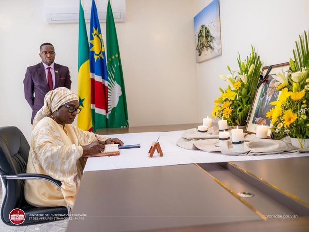 Yassine Fall s’est rendue à l’ambassade de Namibie au Sénégal pour... Yassine Fall s’est rendue à l’ambassade de Namibie au Sénégal pour...