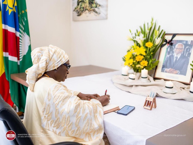 Yassine Fall s’est rendue à l’ambassade de Namibie au Sénégal pour... Yassine Fall s’est rendue à l’ambassade de Namibie au Sénégal pour...
