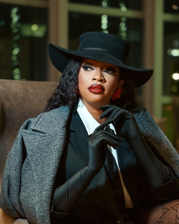 Djelykaba Bintou, la voix d'or de Guinée, poursuit sa conquête musicale avec "Nkelenta" (vidéo) Djelykaba Bintou, la voix d'or de Guinée, poursuit sa conquête musicale avec "Nkelenta" (vidéo)