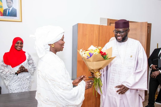 Sénégal : Le Président, El Malick Ndiaye rend hommage aux femmes de l'assemblée nationale Sénégal : Le Président, El Malick Ndiaye rend hommage aux femmes de l'assemblée nationale