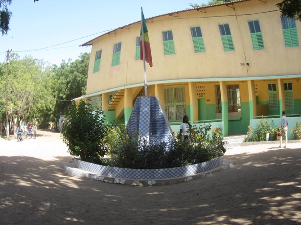 Affaire du port du voile : le directeur de Saint-Gabriel regrette une « erreur de communication » Affaire du port du voile : le directeur de Saint-Gabriel regrette une « erreur de communication »