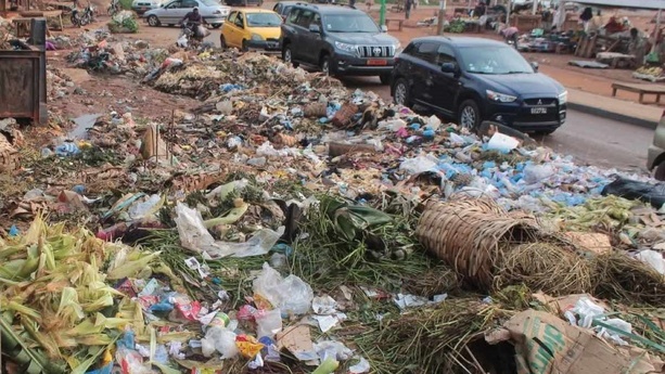 Pourquoi Yaoundé est-elle si sale ?  Le constat accablant de Nathalie Yamb Pourquoi Yaoundé est-elle si sale ?  Le constat accablant de Nathalie Yamb