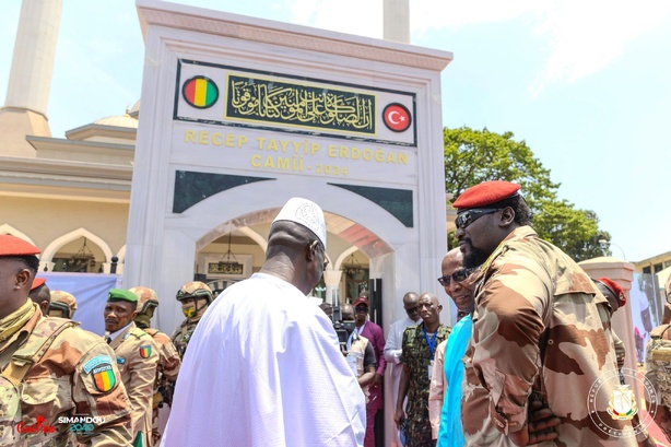 Inauguration de la Mosquée Recep Tayyip Erdogan : Un symbole de la coopération Guinée-Turquie Inauguration de la Mosquée Recep Tayyip Erdogan : Un symbole de la coopération Guinée-Turquie