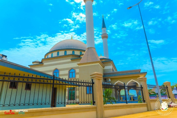 Inauguration de la Mosquée Recep Tayyip Erdogan : Un symbole de la coopération Guinée-Turquie Inauguration de la Mosquée Recep Tayyip Erdogan : Un symbole de la coopération Guinée-Turquie