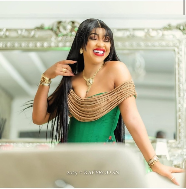 Korité 2025 : Clara séduit avec son élégante taille basse verte Korité 2025 : Clara séduit avec son élégante taille basse verte