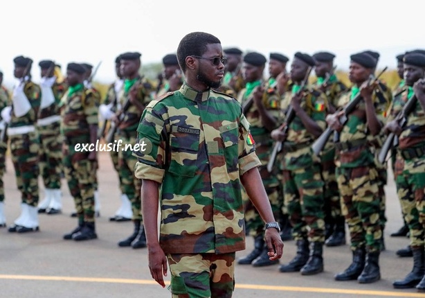 Sénégal – 4 avril : Diomaye rend un vibrant hommage aux Forces de défense et de sécurité Sénégal – 4 avril : Diomaye rend un vibrant hommage aux Forces de défense et de sécurité