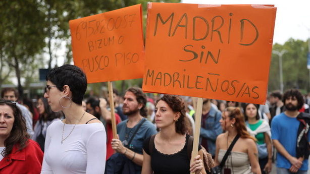 Protestations massives en Espagne contre la crise du logement : Madrid et Barcelone en ébullition Protestations massives en Espagne contre la crise du logement : Madrid et Barcelone en ébullition
