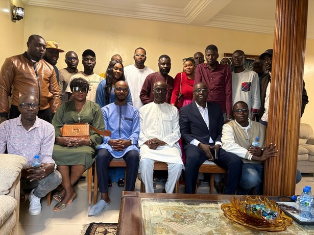 CDC, DDD, FONGIP et PAD : Travailleurs licenciés rencontrent Thierno Alassane Sall pour…. CDC, DDD, FONGIP et PAD : Travailleurs licenciés rencontrent Thierno Alassane Sall pour….