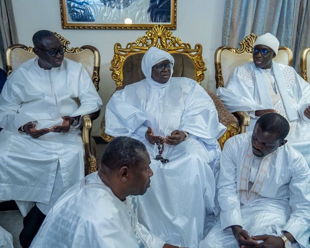 Yoff : Le Ministre de l’Intérieur exprime la solidarité de l’État après la disparition du Khalife des Layènes Yoff : Le Ministre de l’Intérieur exprime la solidarité de l’État après la disparition du Khalife des Layènes