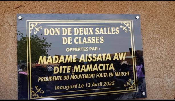 Fouta : Aïssata Aw, alias Mamacita, offre deux salles de classe au lycée de Walaldé Fouta : Aïssata Aw, alias Mamacita, offre deux salles de classe au lycée de Walaldé