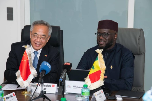 Diplomatie parlementaire : Le Président El Malick Ndiaye reçoit le Vice-Président de la CCPPC Diplomatie parlementaire : Le Président El Malick Ndiaye reçoit le Vice-Président de la CCPPC