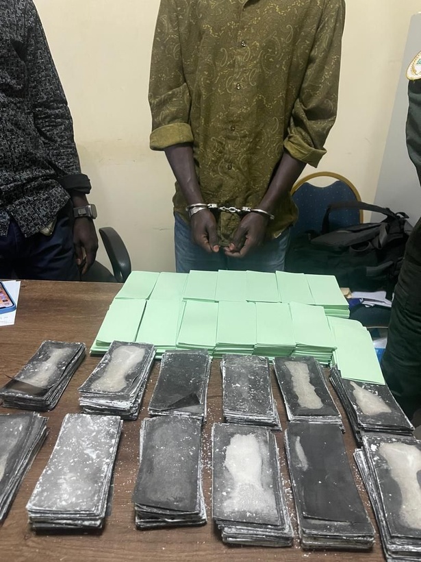 Saisie record : plus de 6,7 milliards de francs CFA en billets noirs interceptés par la Douane sénégalaise Saisie record : plus de 6,7 milliards de francs CFA en billets noirs interceptés par la Douane sénégalaise