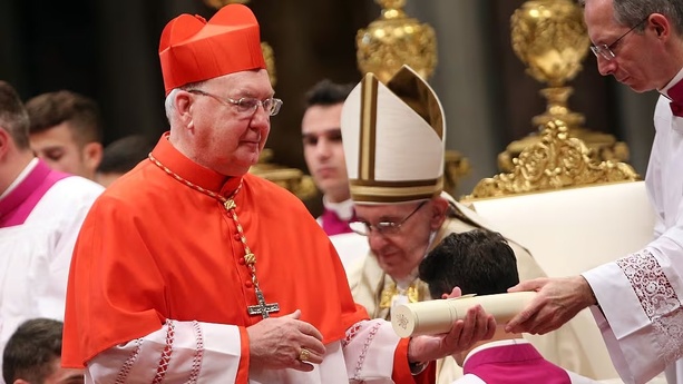 Mort du pape François : Le cardinal irlandais Kevin Farrell prend la tête du Vatican par intérim. Mort du pape François : Le cardinal irlandais Kevin Farrell prend la tête du Vatican par intérim.