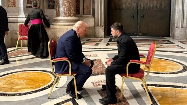 Rencontre à Rome : Trump et Zelensky discutent en marge des funérailles du pape François