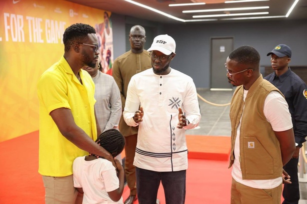 BAL 2025 : Bassirou Diomaye Faye porte haut les couleurs du sport et de la culture sénégalaise BAL 2025 : Bassirou Diomaye Faye porte haut les couleurs du sport et de la culture sénégalaise