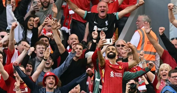 Premier League : Liverpool écrase Tottenham (5-1) et décroche son 20e titre Premier League : Liverpool écrase Tottenham (5-1) et décroche son 20e titre