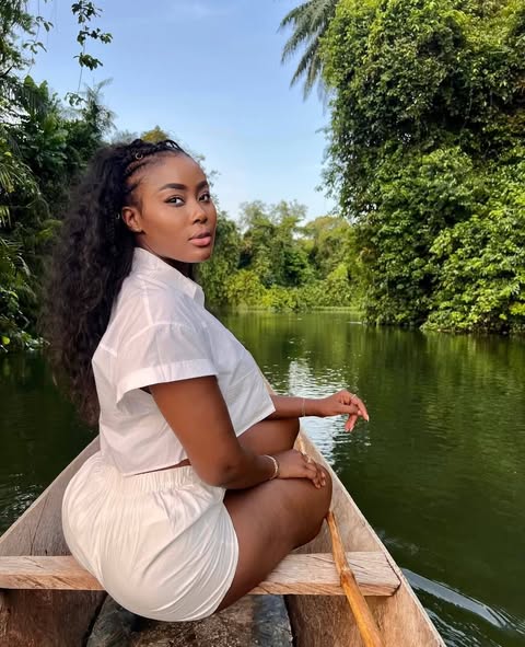 Esther Uha à la découverte de Tiassalé : un film en préparation Esther Uha à la découverte de Tiassalé : un film en préparation