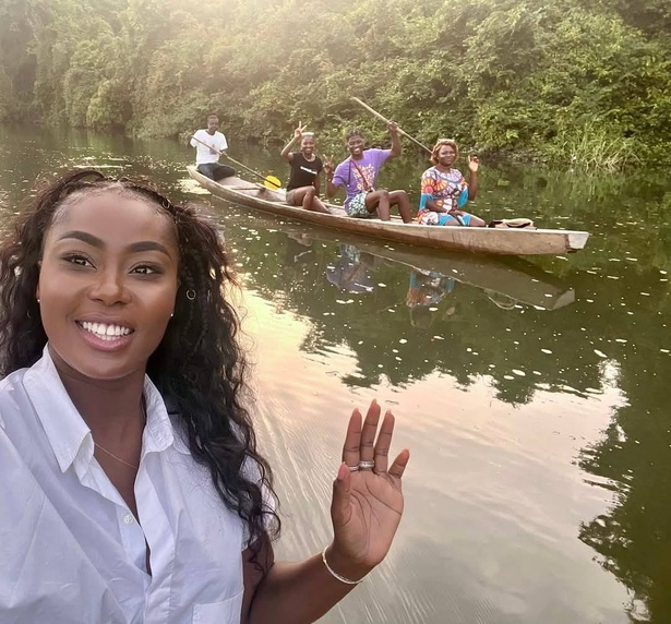 Esther Uha à la découverte de Tiassalé : un film en préparation Esther Uha à la découverte de Tiassalé : un film en préparation