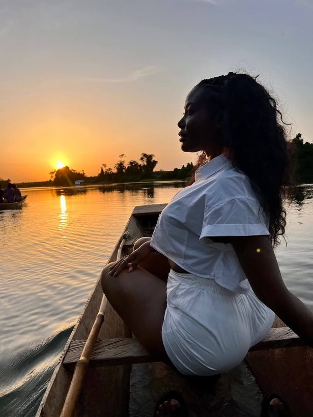 Esther Uha à la découverte de Tiassalé : un film en préparation Esther Uha à la découverte de Tiassalé : un film en préparation