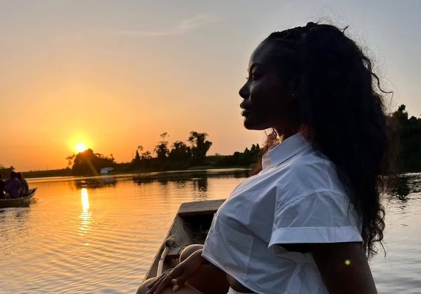 Esther Uha à la découverte de Tiassalé : un film en préparation Esther Uha à la découverte de Tiassalé : un film en préparation