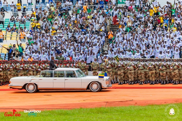 Indépendance, unité, rupture : le message derrière le véhicule d’Oligui Nguema Indépendance, unité, rupture : le message derrière le véhicule d’Oligui Nguema