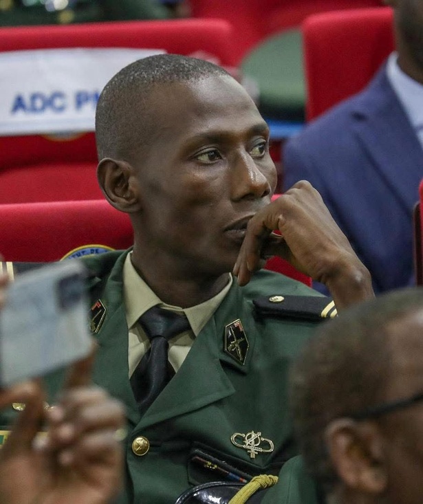 Décès du Chef d’Escadron Pape Mignane Ndong : Qui était l’aide de camp du Premier ministre Ousmane Sonko ? Décès du Chef d’Escadron Pape Mignane Ndong : Qui était l’aide de camp du Premier ministre Ousmane Sonko ?