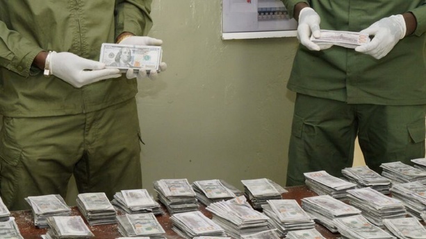 Faux monnayage :7 milliards 851 millions de francs CFA en billets noirs saisis Faux monnayage :7 milliards 851 millions de francs CFA en billets noirs saisis