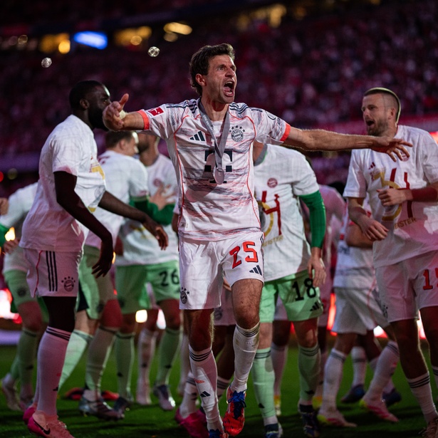 Le Bayern Munich remporte son 34e titre de Bundesliga et rend hommage à Thomas Müller Le Bayern Munich remporte son 34e titre de Bundesliga et rend hommage à Thomas Müller