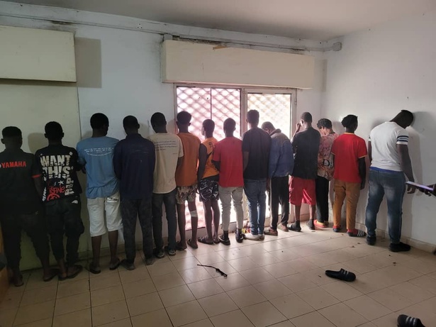 Coup de filet antidrogue au marché Castors : 14 interpellations et plusieurs produits saisis Coup de filet antidrogue au marché Castors : 14 interpellations et plusieurs produits saisis