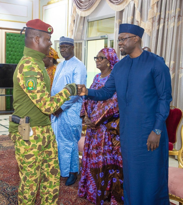 Burkina : Ousmane Sonko reçu par le président Ibrahim Traoré Burkina : Ousmane Sonko reçu par le président Ibrahim Traoré