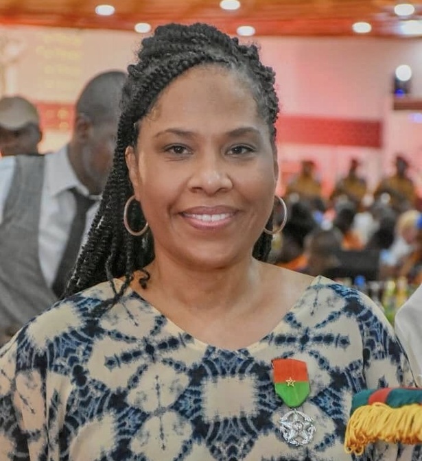Ouagadougou : Nathalie Yamb élevée au grade de Chevalier de l’ordre de l’Étalon Ouagadougou : Nathalie Yamb élevée au grade de Chevalier de l’ordre de l’Étalon