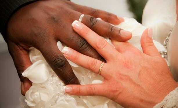 Sénégal: une ressortissante allemande accuse ses deux maris de violences Sénégal: une ressortissante allemande accuse ses deux maris de violences