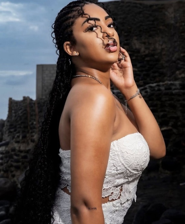 Veronica Yazback, l’épouse de Pape Matar Sarr, séduit Veronica Yazback, l’épouse de Pape Matar Sarr, séduit