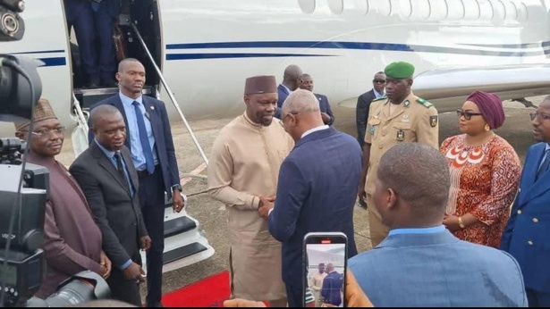 Après Abidjan, Ousmane Sonko atterrit à Conakry pour une visite d’amitié Après Abidjan, Ousmane Sonko atterrit à Conakry pour une visite d’amitié