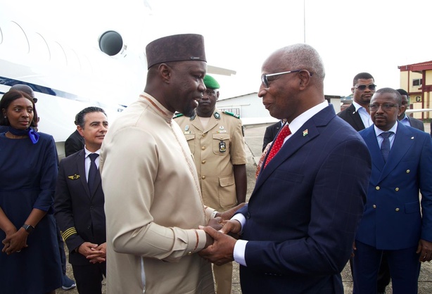 Après Abidjan, Ousmane Sonko atterrit à Conakry pour une visite d’amitié Après Abidjan, Ousmane Sonko atterrit à Conakry pour une visite d’amitié