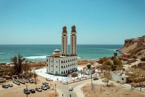 Ouakam : un couple d’homosexuels surpris en flagrant délit sur l’esplanade de la mosquée de la Divinité Ouakam : un couple d’homosexuels surpris en flagrant délit sur l’esplanade de la mosquée de la Divinité