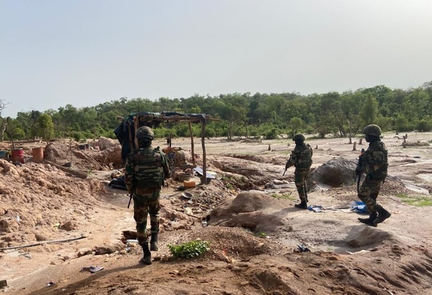 Orpaillage clandestin : un site démantelé par l’armée près de Bokodi Orpaillage clandestin : un site démantelé par l’armée près de Bokodi