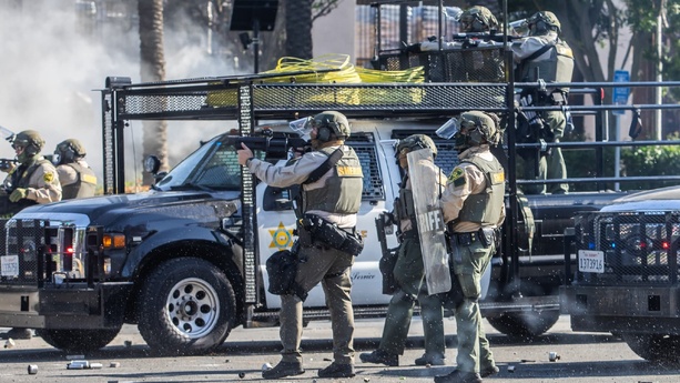 Migration : Trump envoie 2.000 soldats à Los Angeles, les gouverneurs dénoncent un "abus de pouvoir" Migration : Trump envoie 2.000 soldats à Los Angeles, les gouverneurs dénoncent un "abus de pouvoir"