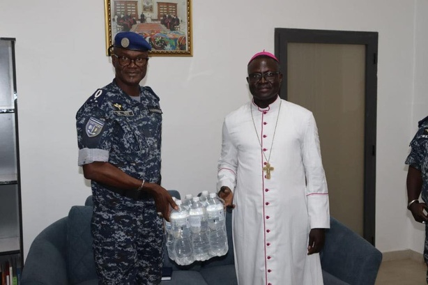 Pèlerinage marial de Popenguine : le Haut-commandant de la Gendarmerie nationale en visite d’évaluation du dispositif sécuritaire Pèlerinage marial de Popenguine : le Haut-commandant de la Gendarmerie nationale en visite d’évaluation du dispositif sécuritaire