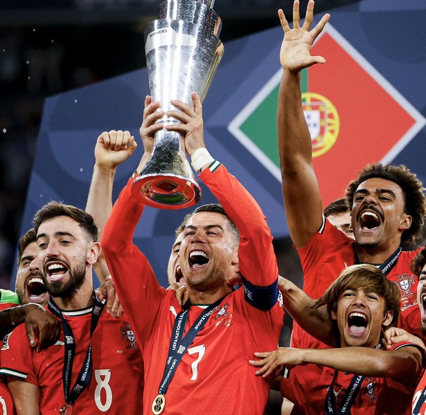 Ronaldo met fin aux rumeurs et prolonge avec Al-Nassr Ronaldo met fin aux rumeurs et prolonge avec Al-Nassr