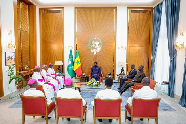 Palais : Le président Diomaye Faye reçoit une délégation d’évêques du Sénégal conduite par Monseigneur André Gueye Palais : Le président Diomaye Faye reçoit une délégation d’évêques du Sénégal conduite par Monseigneur André Gueye