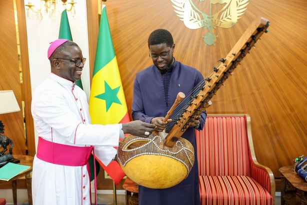 Palais : Le président Diomaye Faye reçoit une délégation d’évêques du Sénégal conduite par Monseigneur André Gueye Palais : Le président Diomaye Faye reçoit une délégation d’évêques du Sénégal conduite par Monseigneur André Gueye