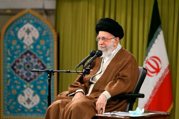 Ayatollah Khamenei (guide suprême iranien) : « Israël paiera le prix de son agression » Ayatollah Khamenei (guide suprême iranien) : « Israël paiera le prix de son agression »
