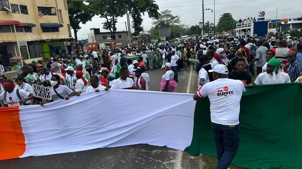 Thiam écarté, la colère monte : manifestation massive à Abidjan Thiam écarté, la colère monte : manifestation massive à Abidjan
