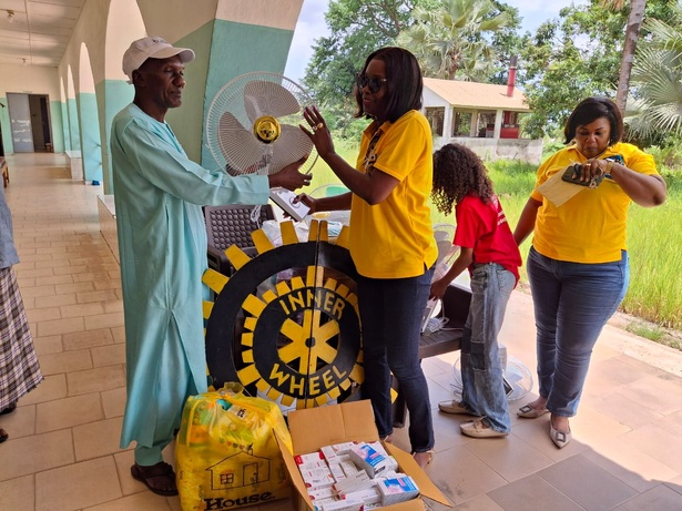 Hôpital "Silence" de Ziguinchor : Le club "INNER WHEEL Aline Sitoé" offre du matériel à la maternité Hôpital "Silence" de Ziguinchor : Le club "INNER WHEEL Aline Sitoé" offre du matériel à la maternité