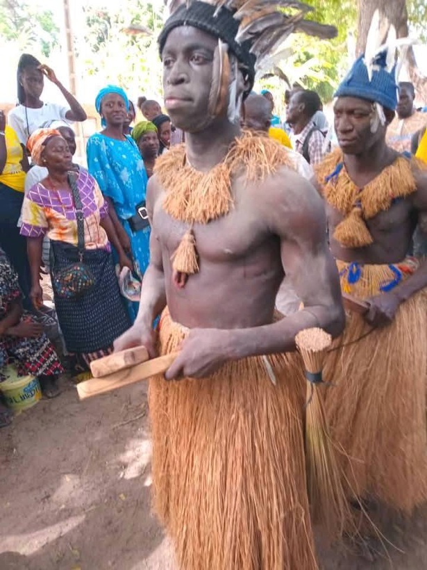 Casamance : Krépin Diatta participe à l’initiation rituelle du Kahát Casamance : Krépin Diatta participe à l’initiation rituelle du Kahát