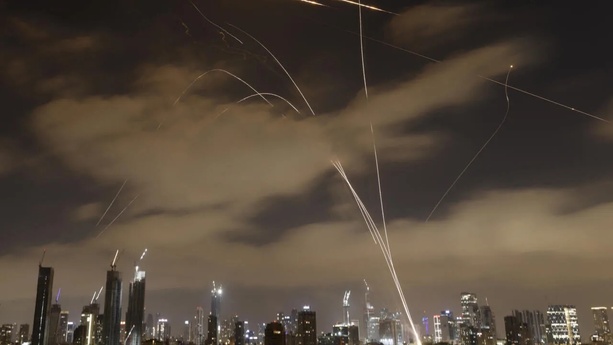 L’Iran annonce des frappes sur Israël «sans interruption jusqu’à l’aube» L’Iran annonce des frappes sur Israël «sans interruption jusqu’à l’aube»